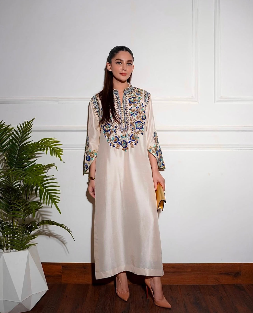 Aleena Khan Aleenah white ensemble featuring a delicately embroidered shirt with intricate motifs, paired with beautifully tailored trousers and a gracefully flowing dupatta, perfect for formal occasions and festive celebrations.