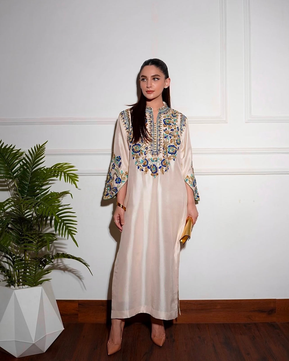 Aleena Khan Aleenah white ensemble featuring a delicately embroidered shirt with intricate motifs, paired with beautifully tailored trousers and a gracefully flowing dupatta, perfect for formal occasions and festive celebrations.