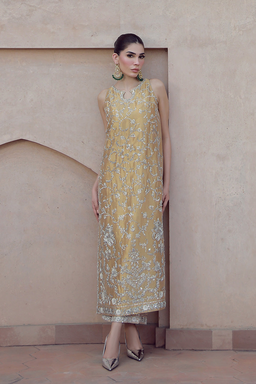 Shamsha Hashwani Aakifah luxury formal ensemble featuring rich fabrics and delicate embroidery with intricate hand embellishments and subtle textures on a flawless silhouette, paired with a coordinating dupatta, perfect for festive celebrations, wedding occasions, and formal events.